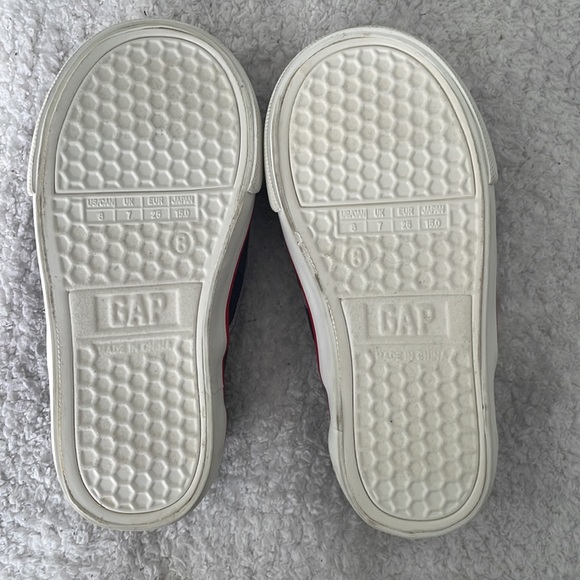 GAP shark shoes - Picture 4 of 4